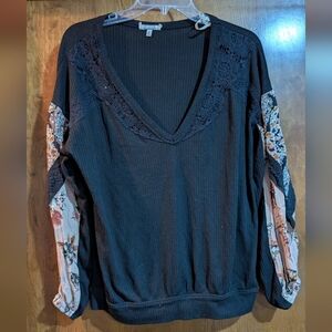 Gimmicks by BKE Black Top with Floral Accents S